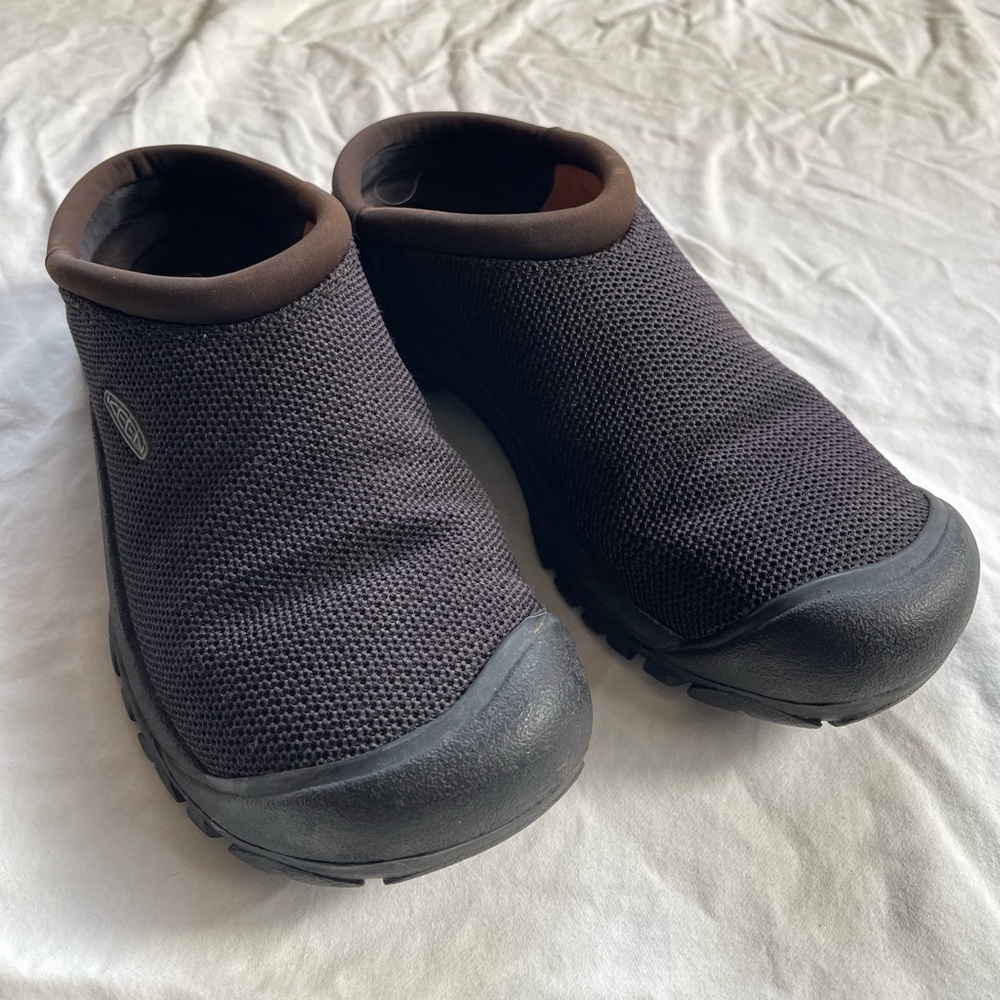 Keen Mesh Slip On Clogs in black